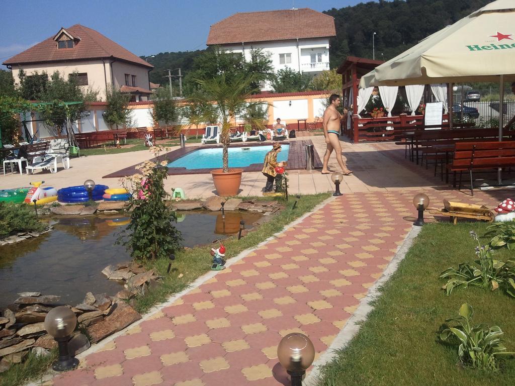 Hotel Casa Alba Râmnicu Vâlcea Exterior foto